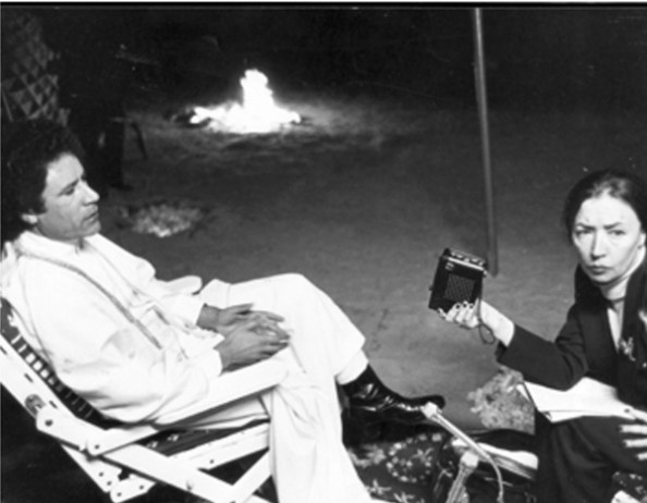 Fallaci interjút készít Kadhafival - 1979 (forrás: tuttoitalia.hu)