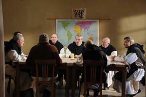 Emberek és istenek - jelenet