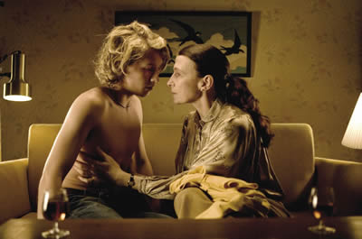 Kedves szomszéd - jelenet a filmből