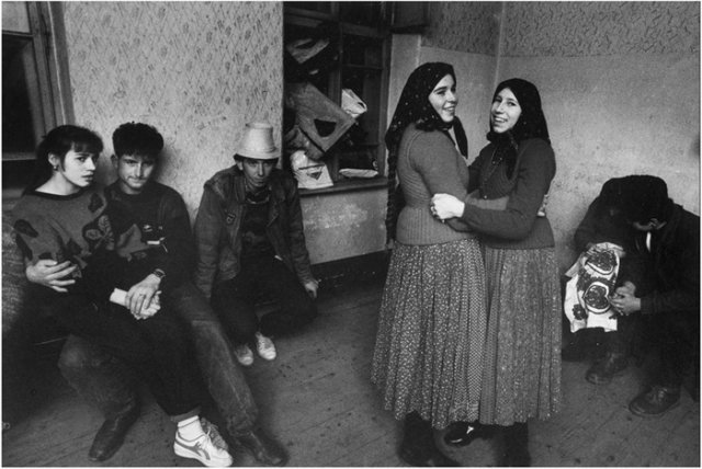 Korniss Péter: A fonóban