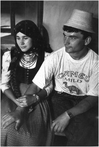 Korniss Péter: A táncházban (1992)