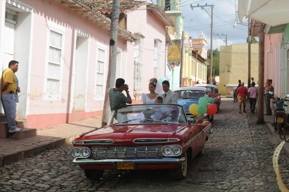 Esküvő talpig retróban