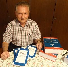 Nagy György könyveivel