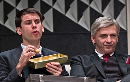 Bernard – Ficza István, Sir Humphrey – Alföldi Róbert