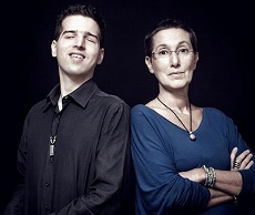 A két szerző: Sándor Erzsi és Juhász Tomi (Fotó: Dömölky Dániel)