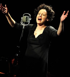 Botos Éva (Edith Piaf)