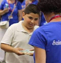 A gyerekrajz-kiállításon