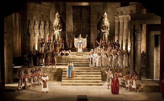 A hagyományos színre állítás Nagy Viktor munkája