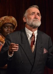 Leonato (Robert Pickavance)