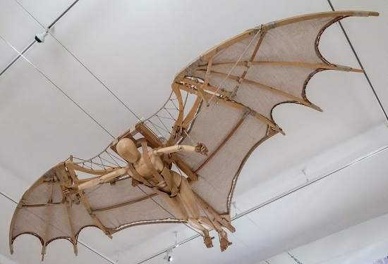 Repülő ember, denevérszerű szárnyakkal