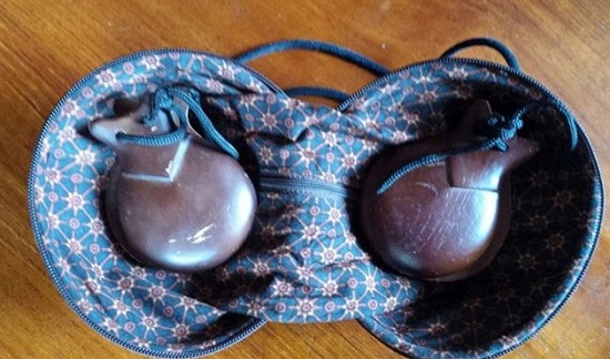 Kasztanyetta táska – Bodor Johanna bocsátotta árverésre