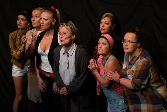 A hölgycsapat (Végh Judit, Majzik Edit, Szvrcsek Anita, Csoma Judit, Csomor Csilla, Réti Szilvia, Balázs Andrea)