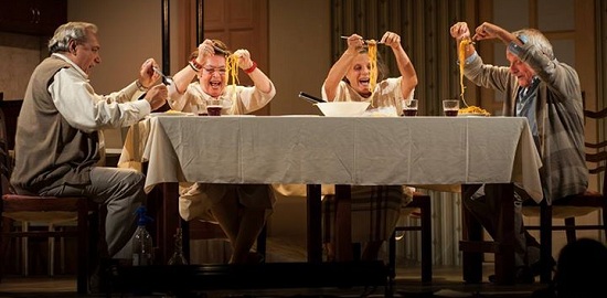 Ki kér enni? (Aida – Lázár Kati) visszatérő mondata (A felvétel a próbán készült)