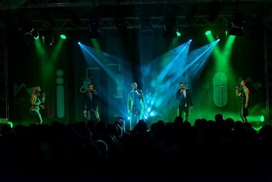 A Bálna színpadán