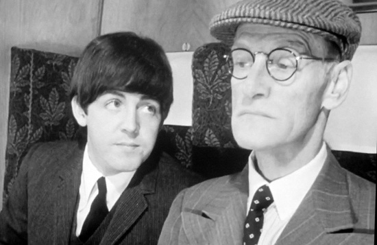 Paul és JohnnyMcCartney (Wilfred Brambell)