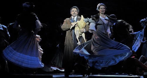 Egy ünnepi pulyka Cratchit (Szerényi László) családjának