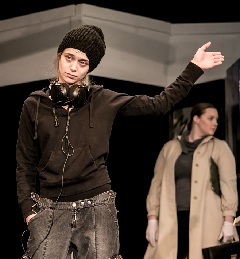 A drogos gyerek (Piti Emőke), aki énekel 