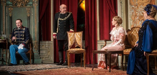 Botrány botrány hátán