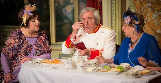 A császár rendíthetetlen hívei: Lina hercegnő (Egri Kati), Plata-Ettingen herceg (Szilágyi Tibor), Eugenia hercegnő (Pásztor Erzsi) (NIRD)