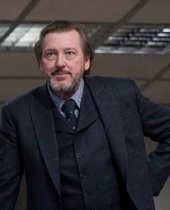 A miniszter (Gáffi László) is exponálja magát