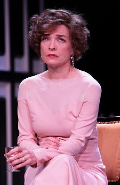 A vásárlásfüggő Solmayné (Kováts Adél)