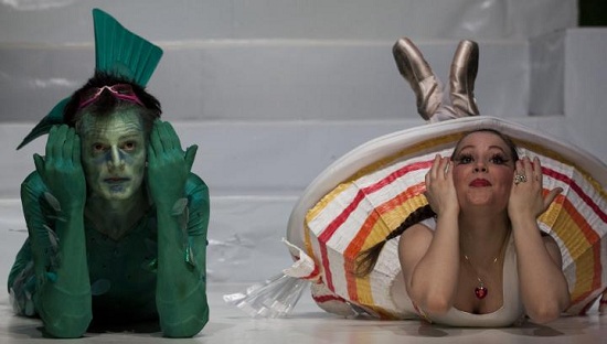 Pallai Mara: Hanyistók (a Vaskakas Bábszínház előadása)