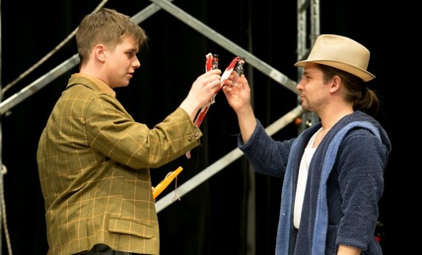 Thomas (Rábavölgyi Tamás) és társa a pozitív összeesküvésben, Hannibal (Boros Ádám)