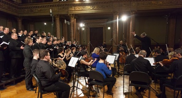 Az előtérben a Color Symphonic Kamarazenekar