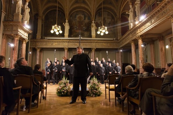 Strausz Kálmán megismertet az ismeretlenekkel...