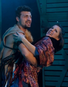 Az ál-táltos (Rózsa Krisztián) is megkavarja Rút Malvin (Lovas Rozi) érzéseit 