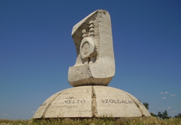 Aranybulla-emlékmű, Székesfehérvár (1990)