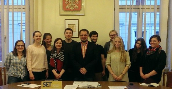 A krakkói Jagelló Egyetem doktori képzésben részt vevő diákjaival (2015)