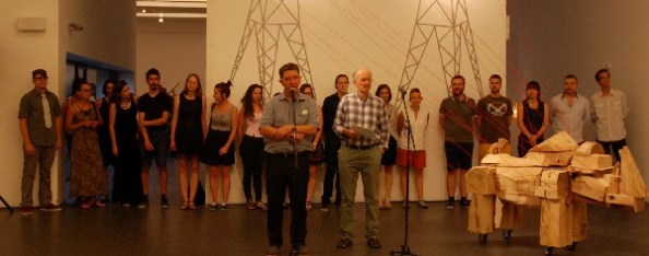 DSC_3267Pécsi Tudományegyetem (PTE) Művé­szeti Karának festő-, szobrász-, illetve kerámia­ter­vező szakon végzett, itt kiállító hallgatói