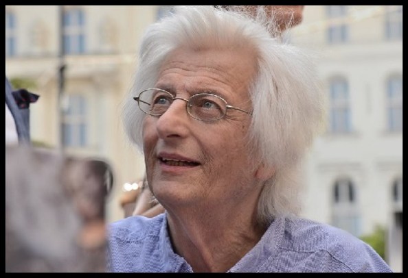 EsterházyPéter 600