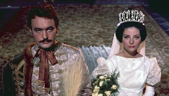 Egy boldogtalan házasság kezdete: Timár Mihály (Csorba András) és Tímea (Béres Ilona) esküvője