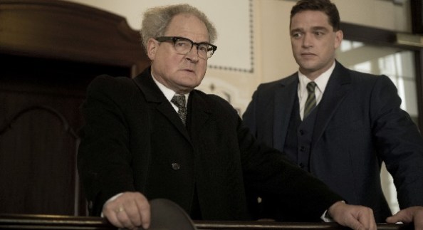 Die Heimatlosen / Fritz Bauer (AT) Regie: Lars Kraume Kamera: Jens Harant Produktion: zero one film GmbH Co-Produktion: TERZ Filmproduktions GmbH Foto: Martin Valentin Menke