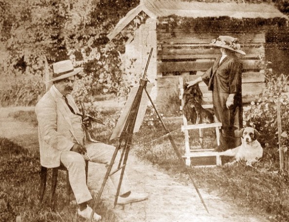 A művész és felesége a Róma-villa méhesháza előtt 1911-ben