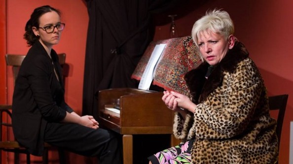 ...és Bóna Ilona zongorázik