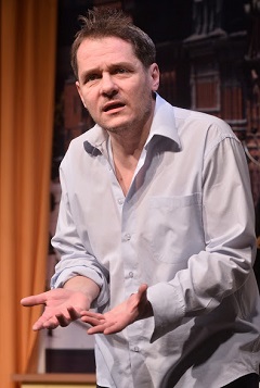 Őze Áron (Guy, a szemét)