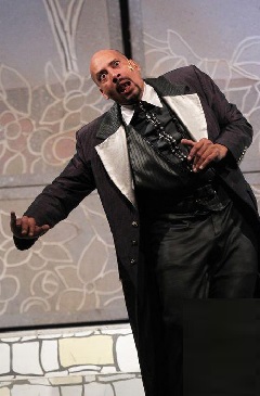 Mindig akad valaki, aki csak a saját hatalmi érdekére figyel