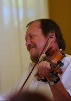 Közbehegedül: Bóna János